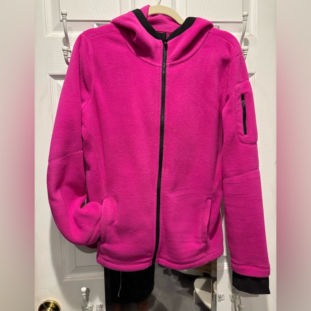 Dark pink soft fleece zip up hoodie never worn excellent, size petite large